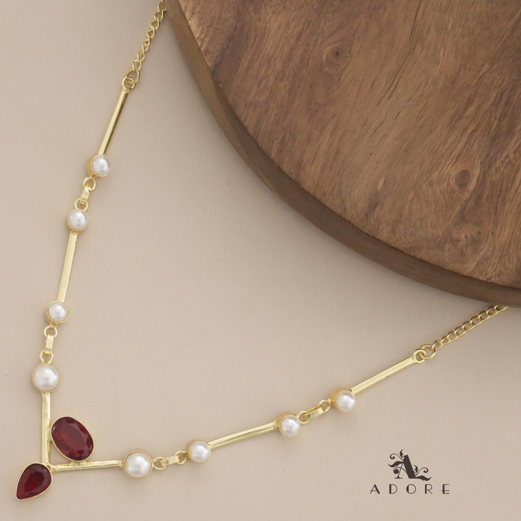 Glossy Oval And Drop Pearl Neckpiece