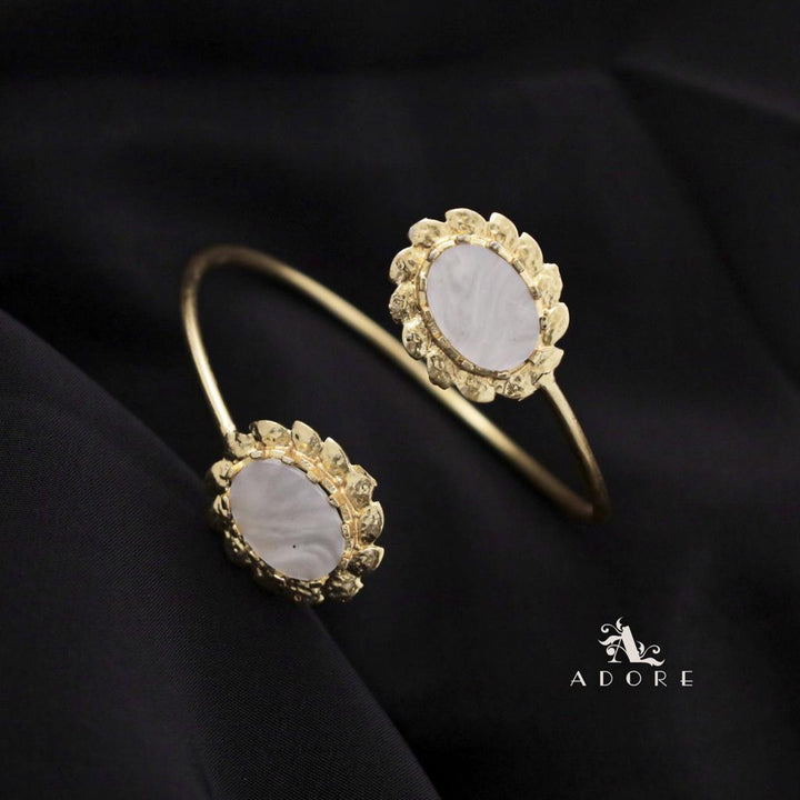 Cara Golden Claw Oval MOP Bangle