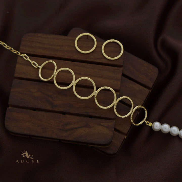 Golden Circle Pearl Choker With Earring