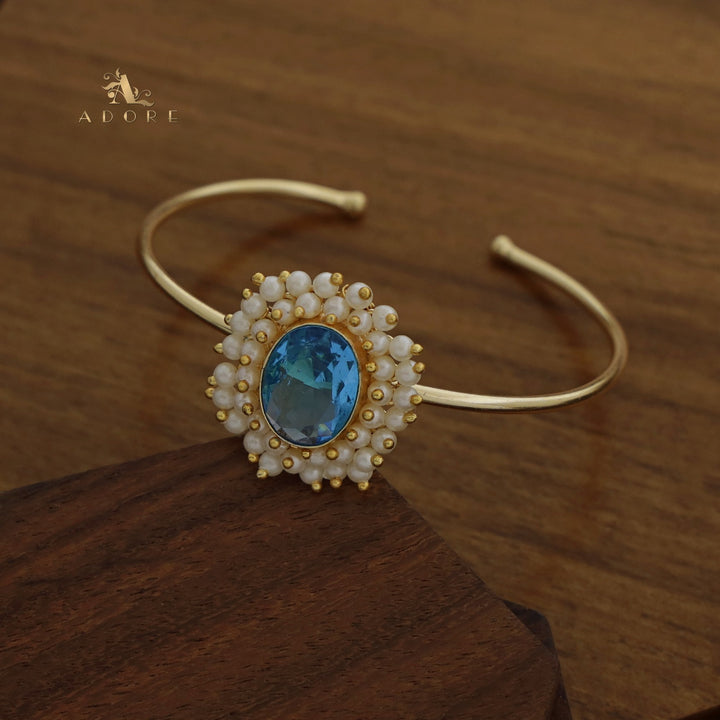 Glossy Halina Pearl Bracelet With Earring