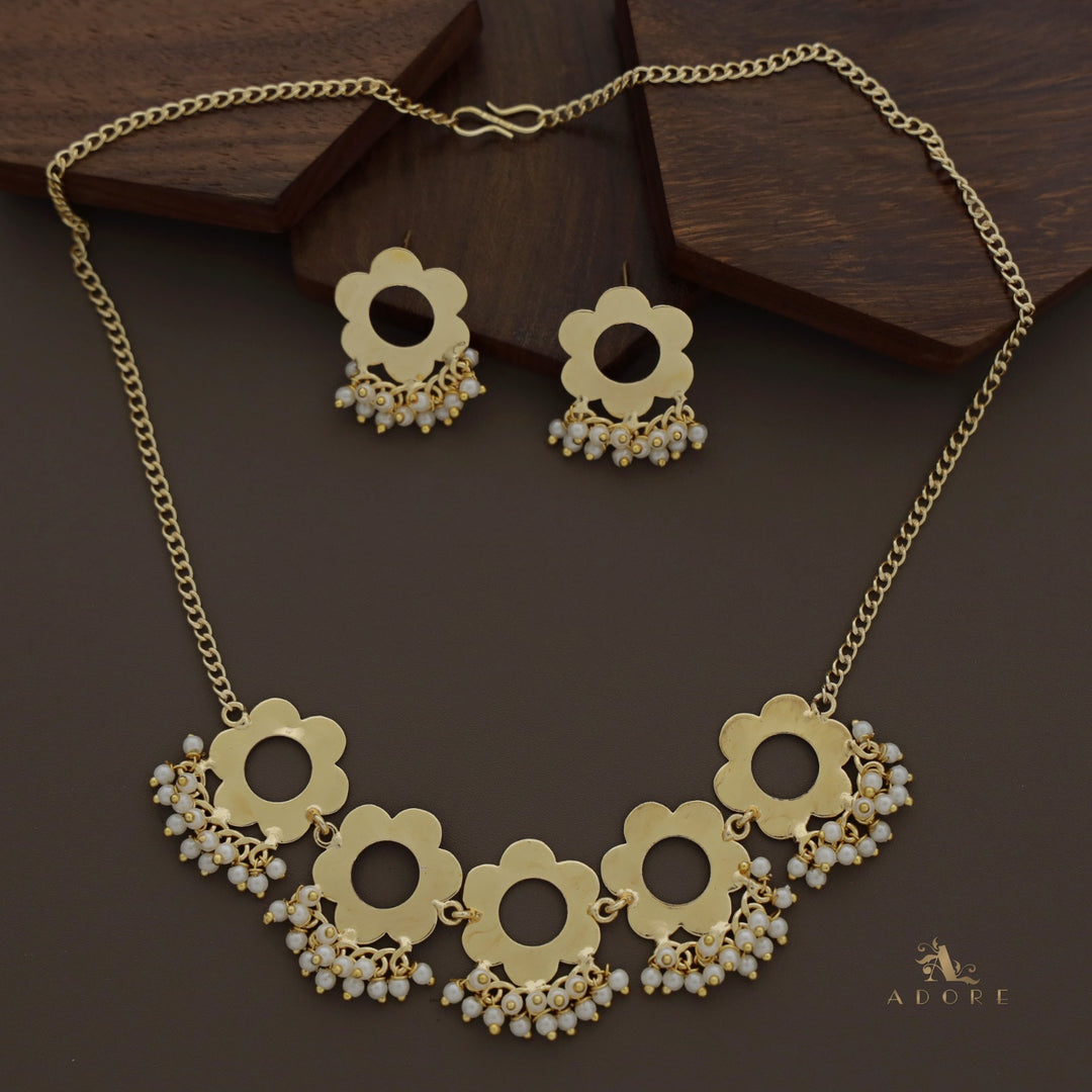 Golden Flower Cluster Pearl Choker With Earring