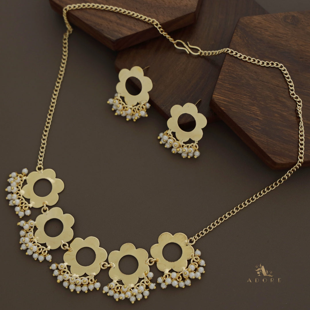 Golden Flower Cluster Pearl Choker With Earring