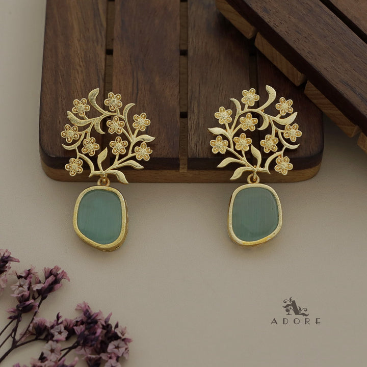 Brizna Golden Cluster Flower Earring