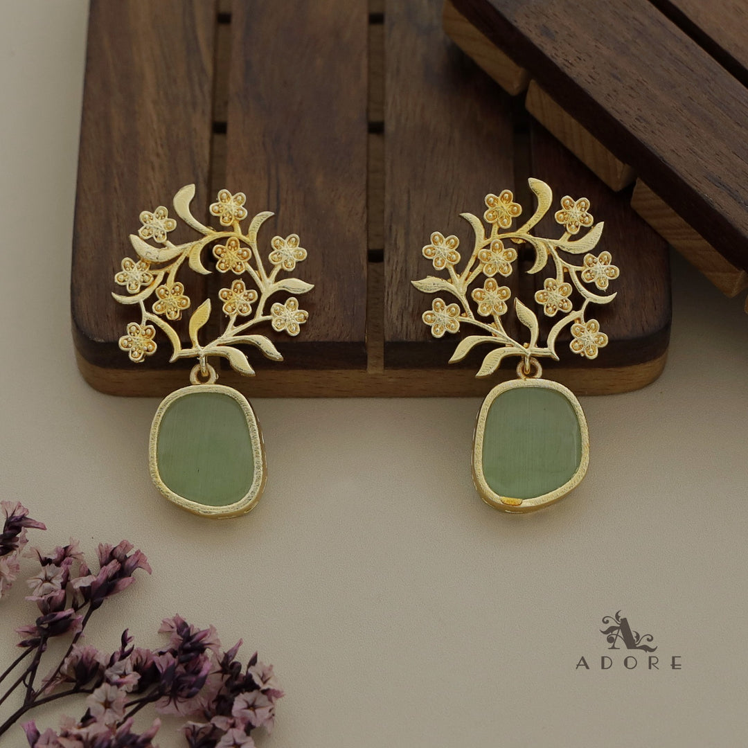 Brizna Golden Cluster Flower Earring