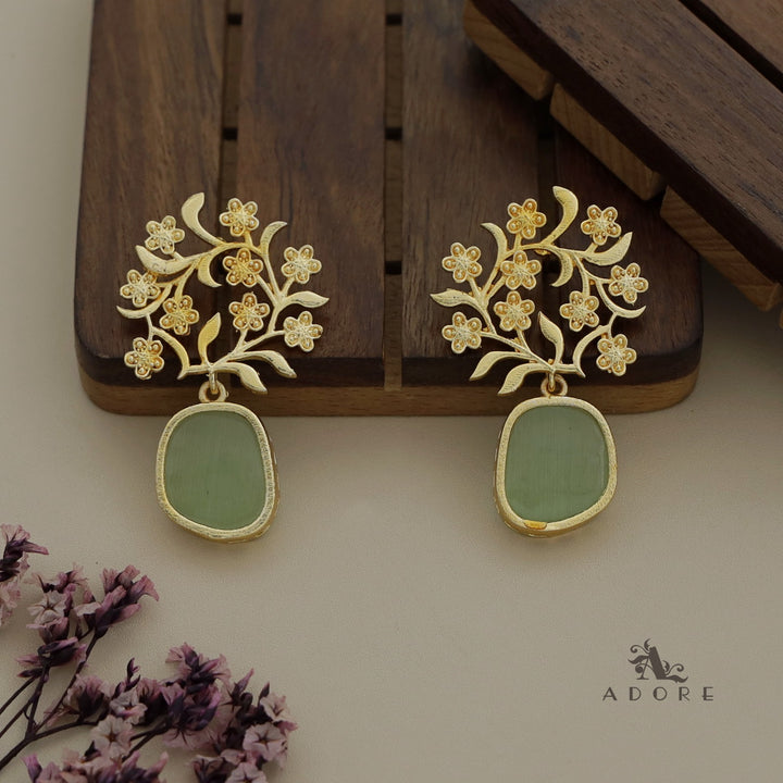 Brizna Golden Cluster Flower Earring