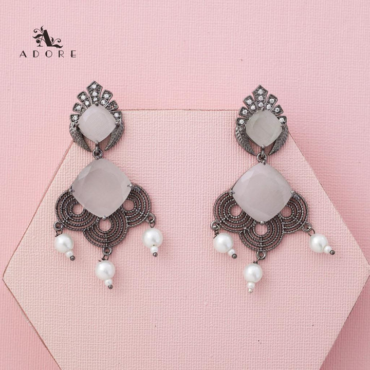 Glossy Alega Pearl Earring