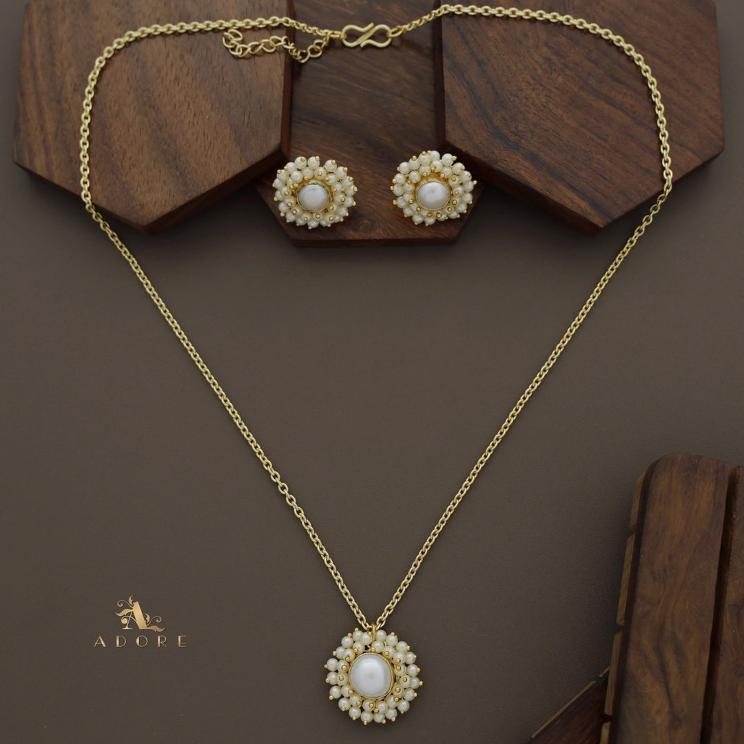 Pearly Ahelia Cluster Pearl Neckpiece With Earring