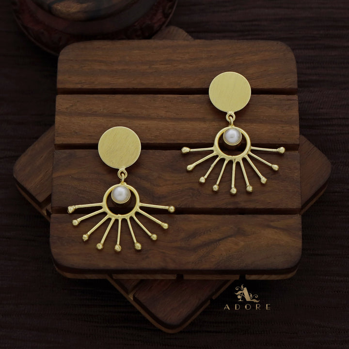 Golden Coin Pearly Sun Earring