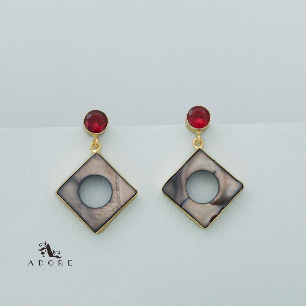 Trikal Round Glossy Diamond Abalone Earring