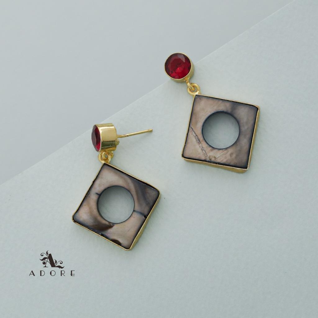 Trikal Round Glossy Diamond Abalone Earring