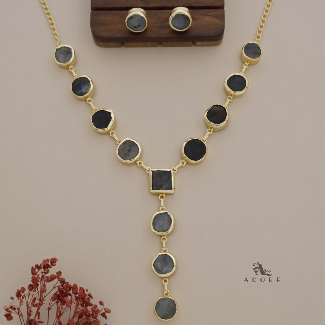Daita Raw Stone Neckpiece With Stud