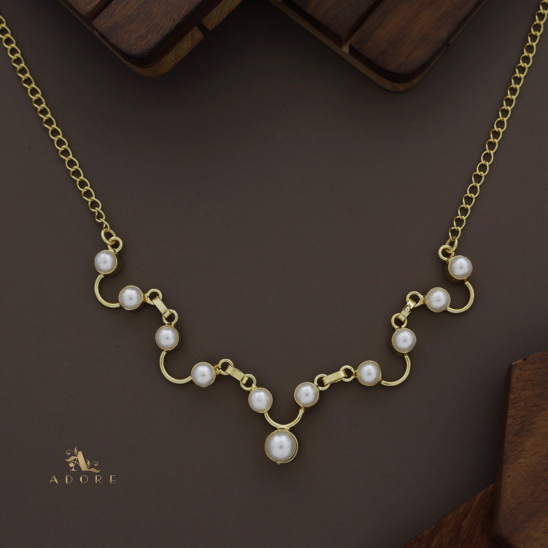 Alaina Pearl Short Neckpiece