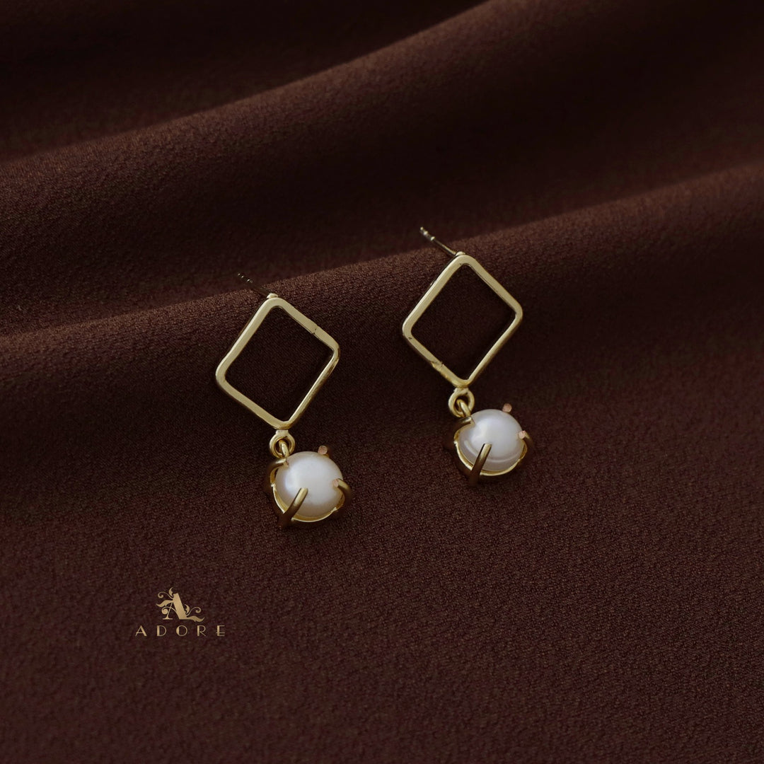 Golden Diamond Claw Pearl Earring