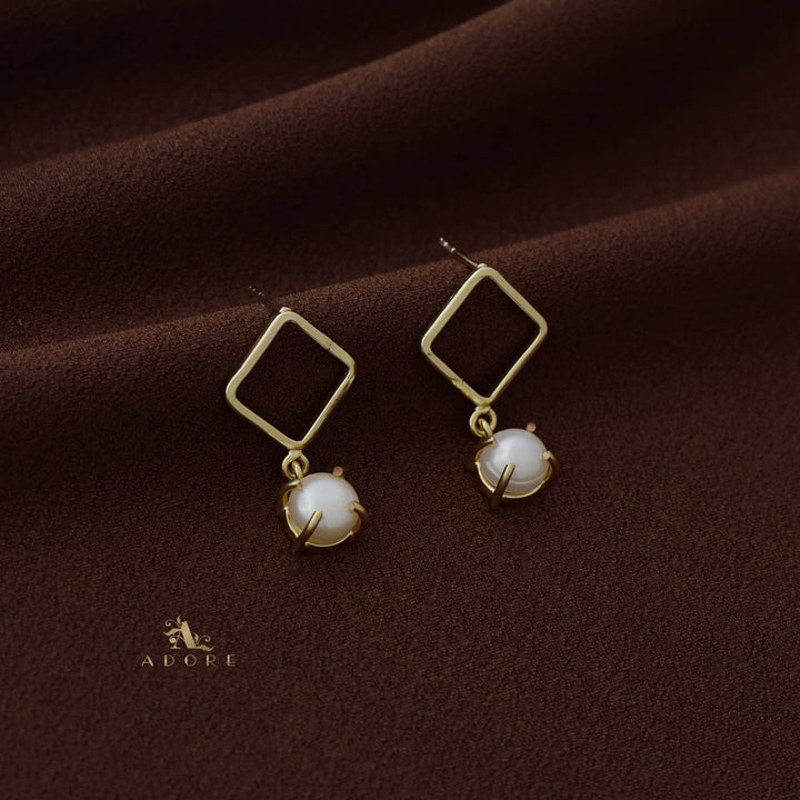 Golden Diamond Claw Pearl Earring