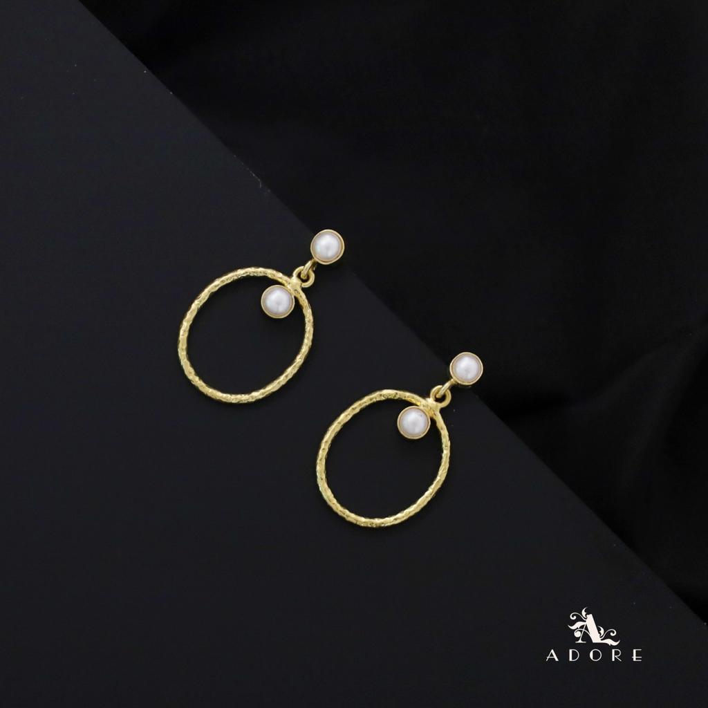 Golden Dual Pearl Textured Oval Earring