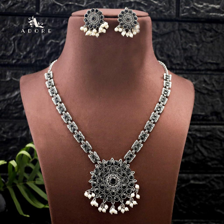 Aarcha Neckpiece With Earring