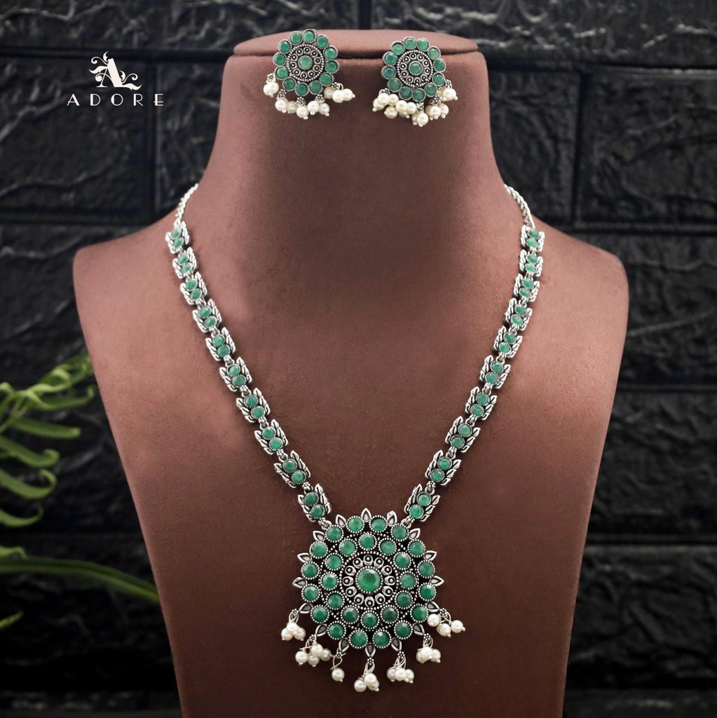 Aarcha Neckpiece With Earring