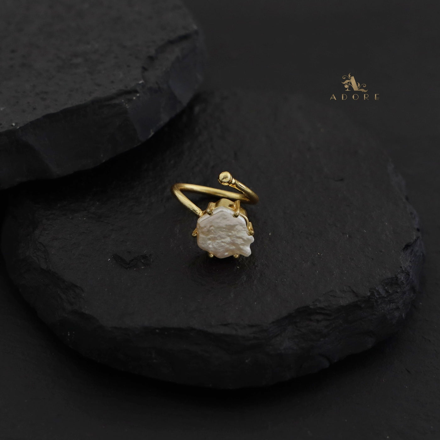 Iva Baroque Claw Ring