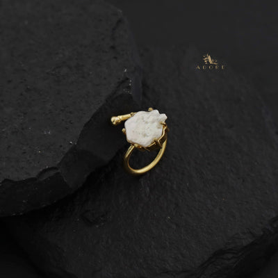Iva Baroque Claw Ring