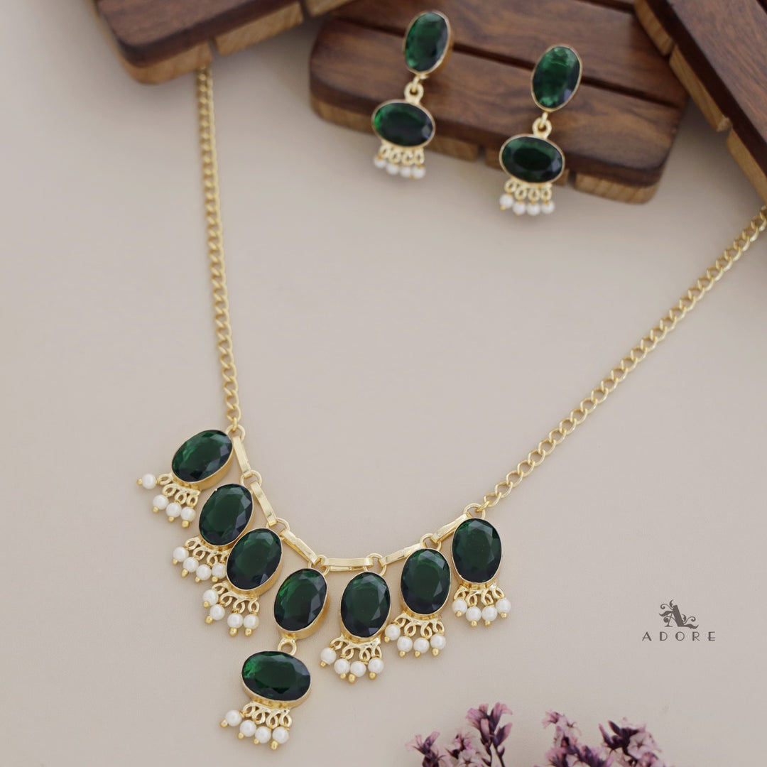 Linda Oval Glossy Cluster Pearl Neckpiece With Earring