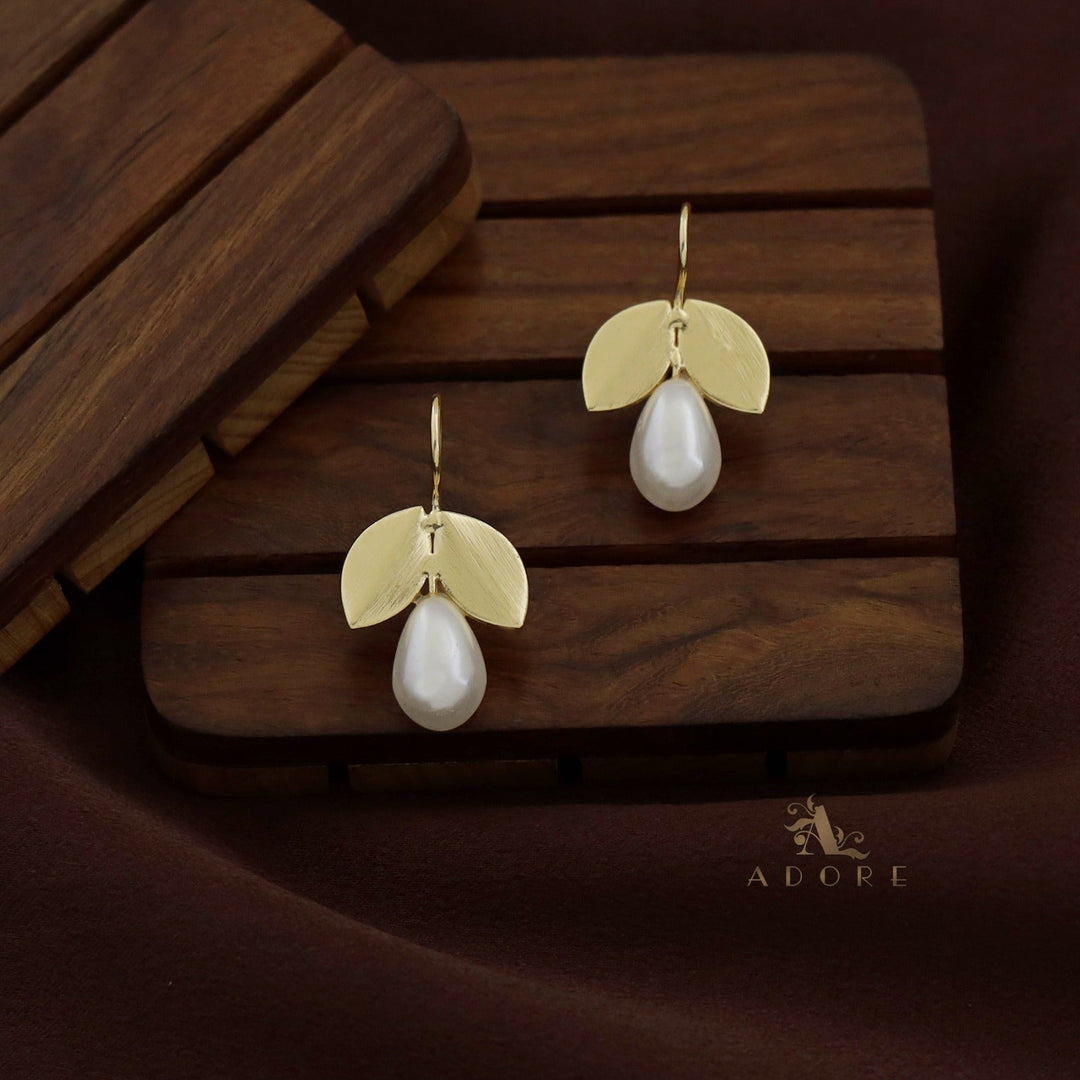 Golden Twin Leaf Novalta Pearl Drop