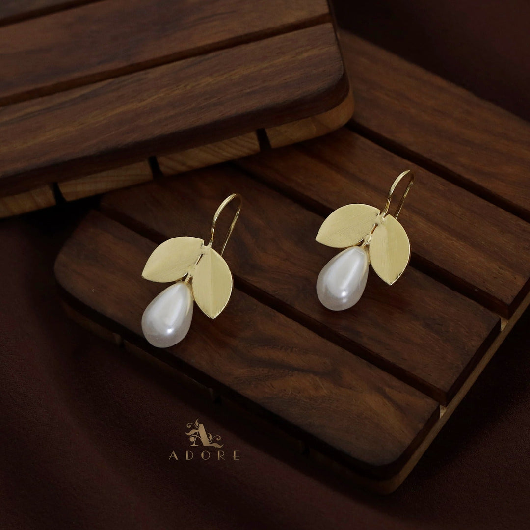 Golden Twin Leaf Novalta Pearl Drop
