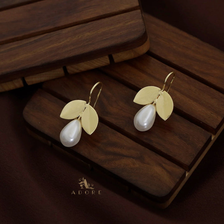 Golden Twin Leaf Novalta Pearl Drop