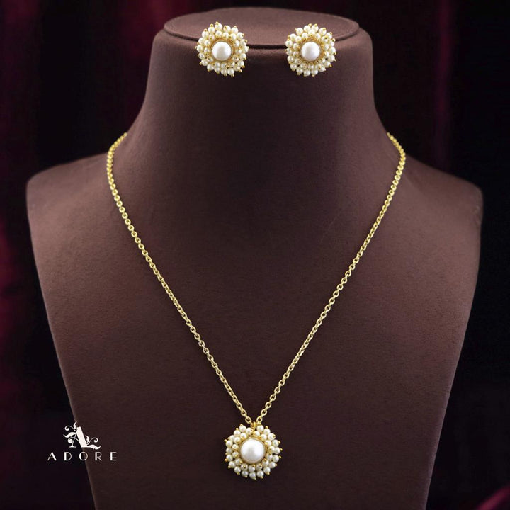 Pearly Ahelia Cluster Pearl Neckpiece With Earring