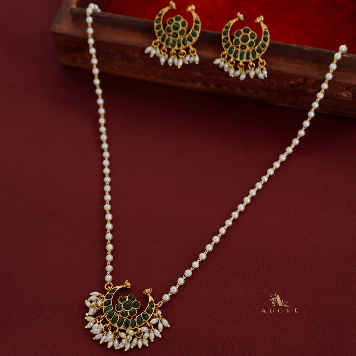 Dhrupali Chandra Pearl Neckpiece With Earring