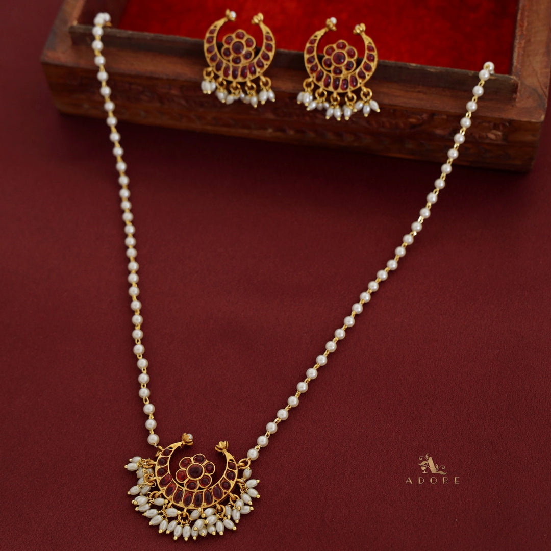 Dhrupali Chandra Pearl Neckpiece With Earring