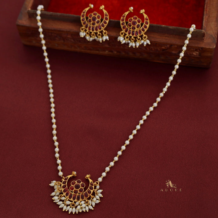 Dhrupali Chandra Pearl Neckpiece With Earring