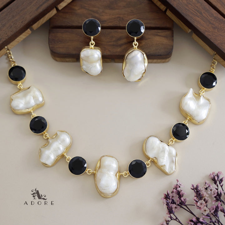 Baroque Round Glossy Short Neckpiece / Choker With Earring