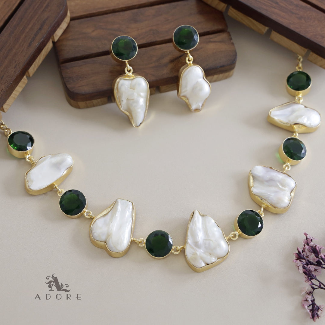 Baroque Round Glossy Short Neckpiece / Choker With Earring