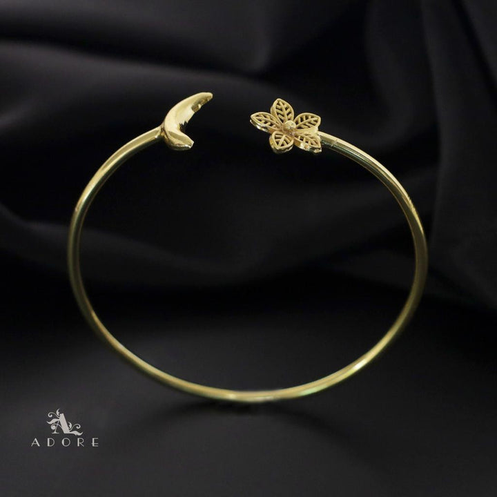 Night Flower Bracelet (Gold Polish)