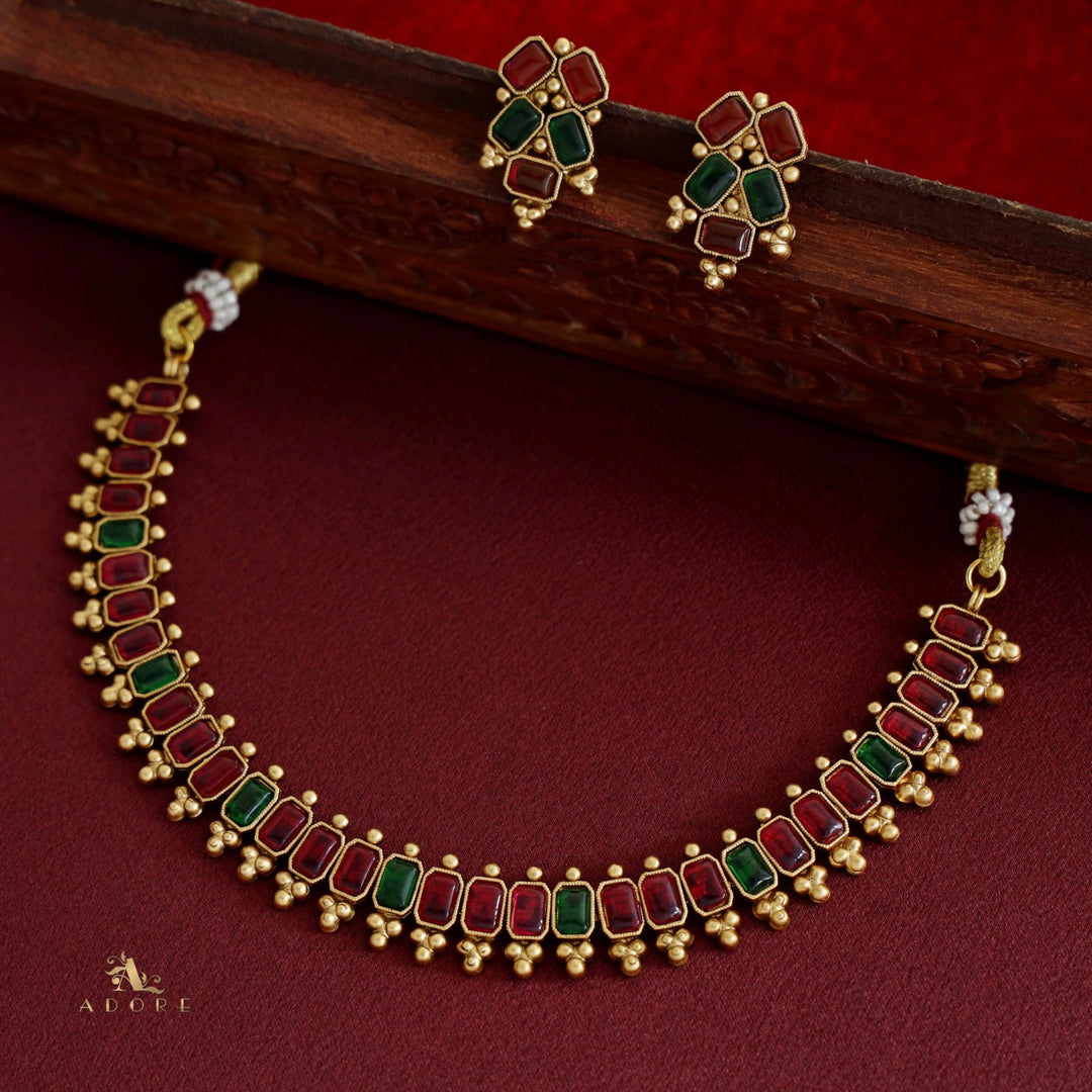 Suchithra Short Neckpiece With Earring