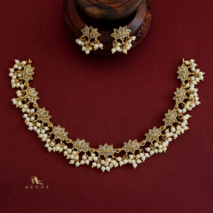 Anamika Dhala Padma Pearl Short Neckpiece With Earring