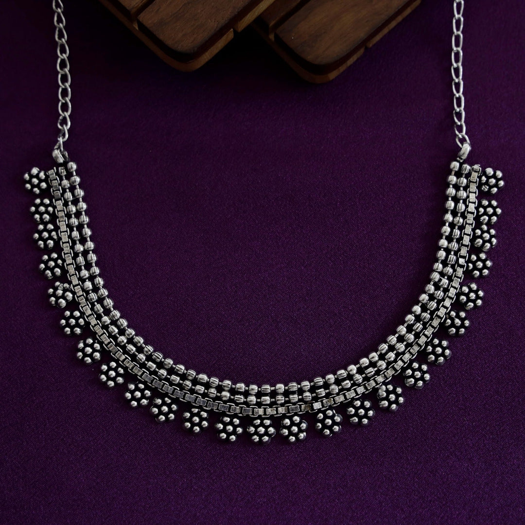 Deboria Short Neckpiece