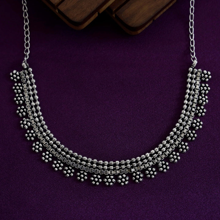 Deboria Short Neckpiece