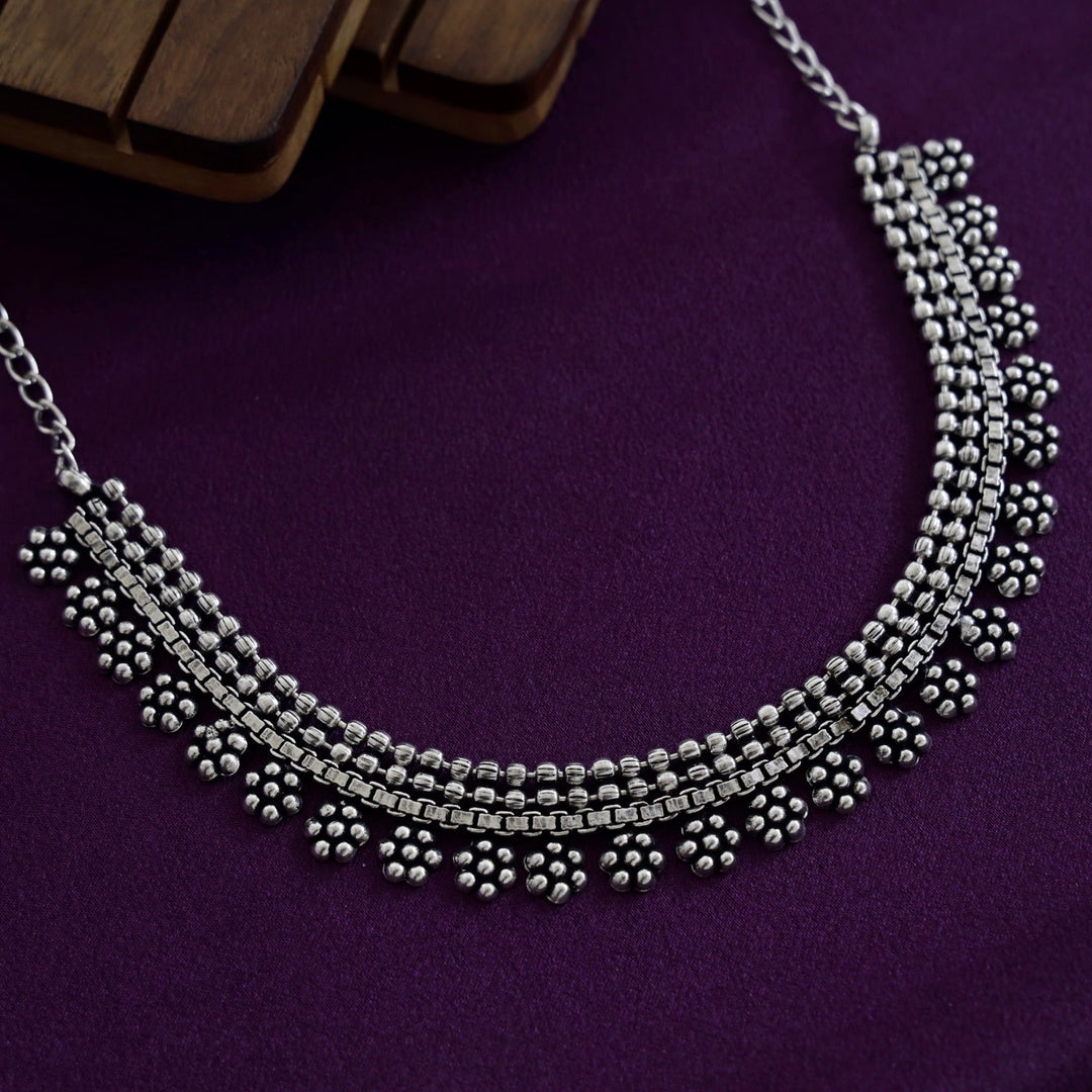 Deboria Short Neckpiece