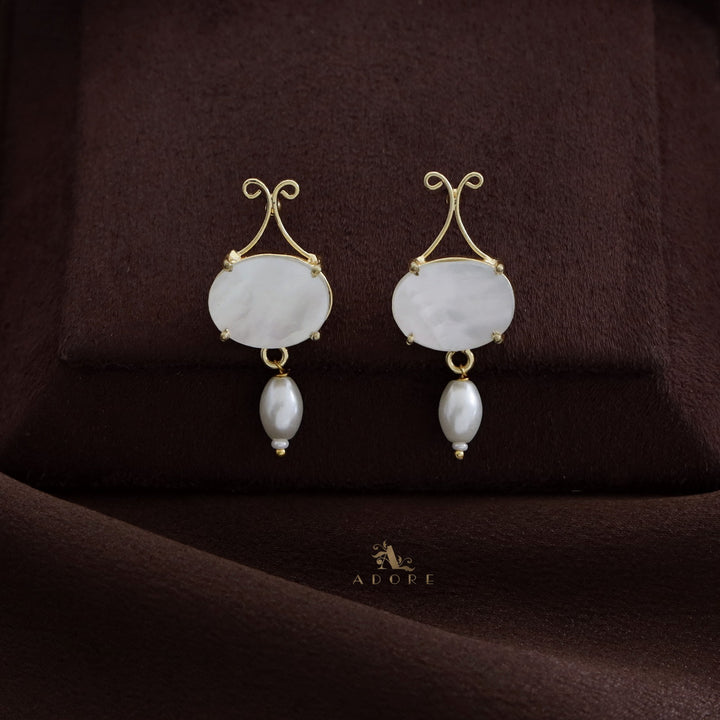 Glamia Glossy Oval Pearl Earring