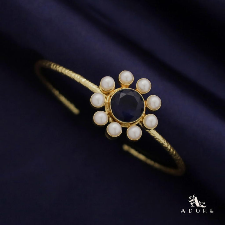 Textured Glossy Round Pearl Flower Bangle