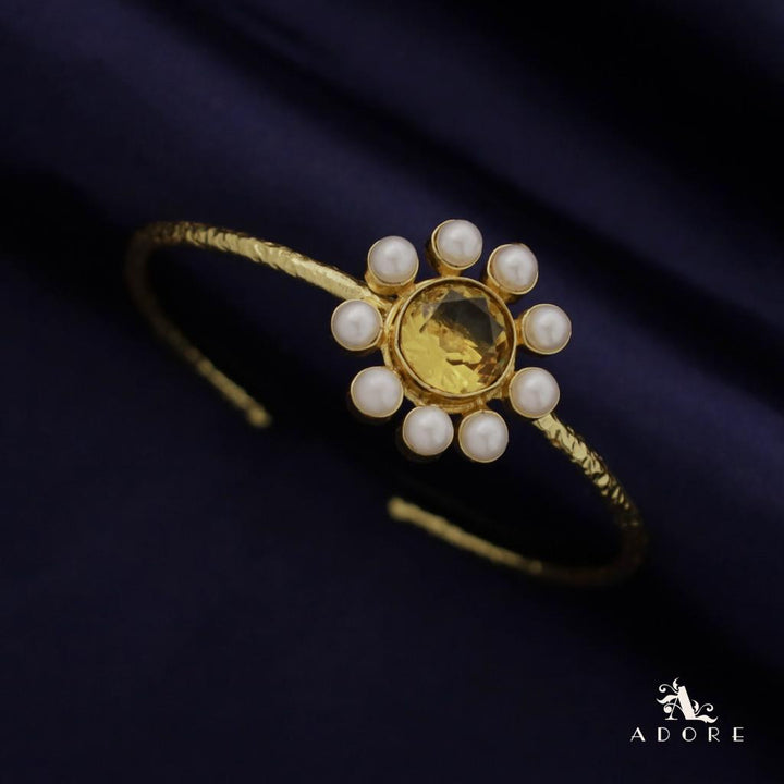 Textured Glossy Round Pearl Flower Bangle