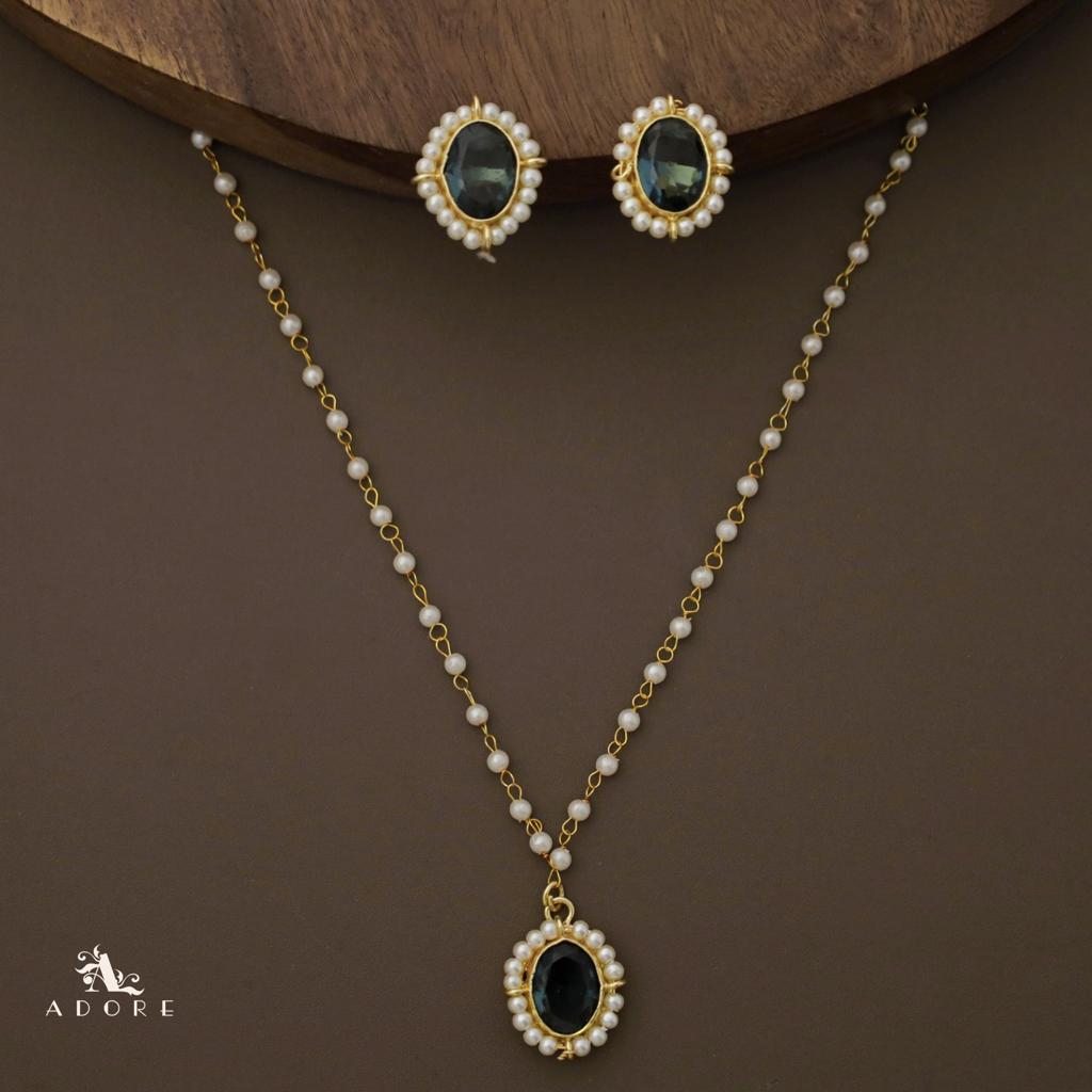 Nasmiya Cluster Pearl Glossy Oval Neckpiece With Stud