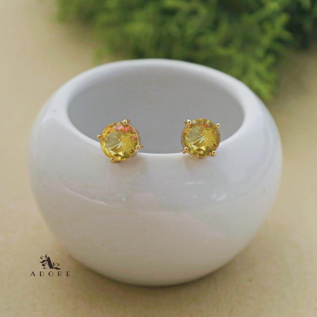 Chloe Round Claw Glossy Stud