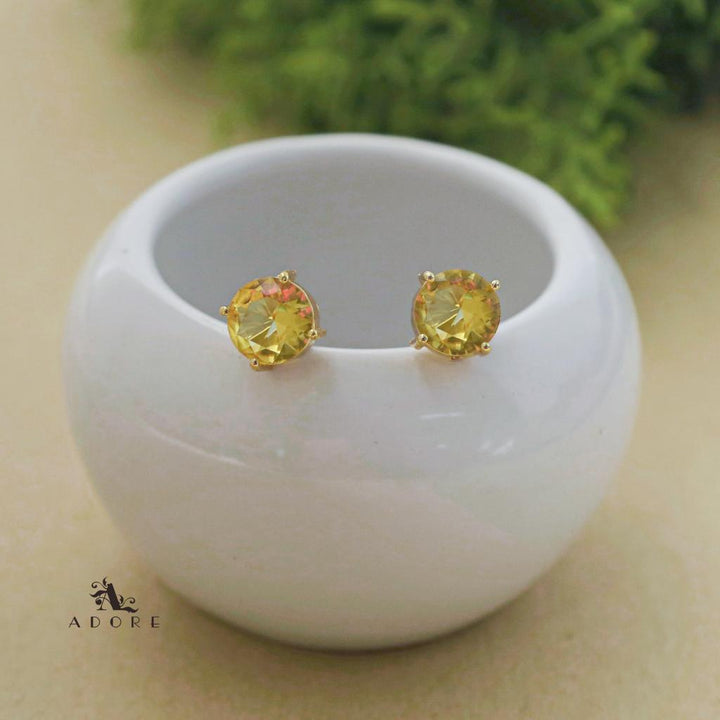Chloe Round Claw Glossy Stud