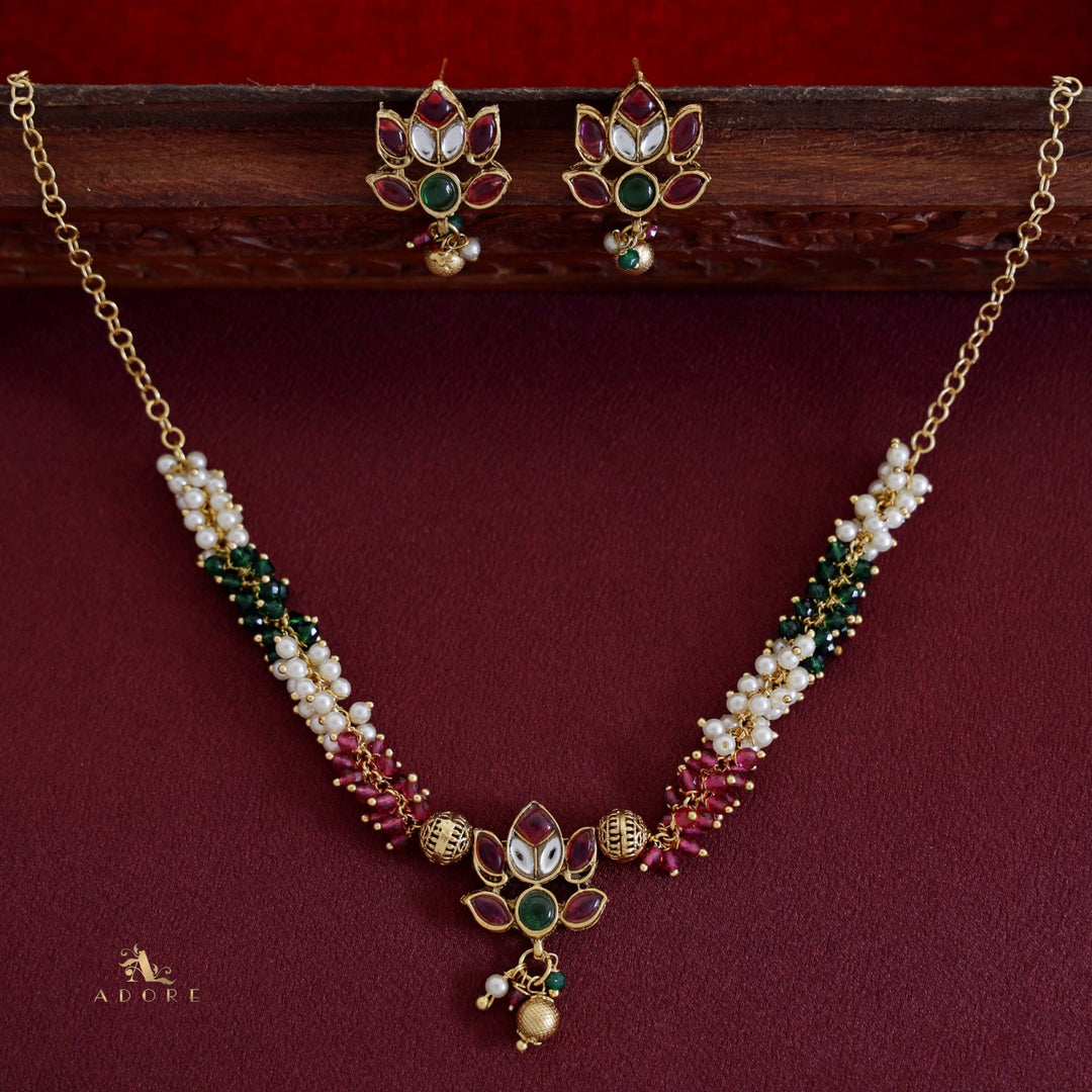 Amodhini Short Neckpiece With Earring