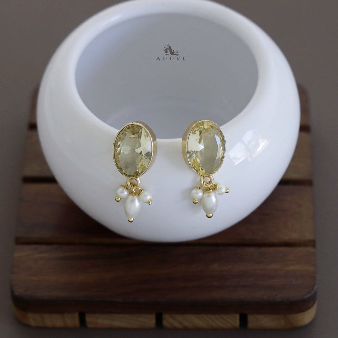 Liv Glossy Oval Pearl Earring
