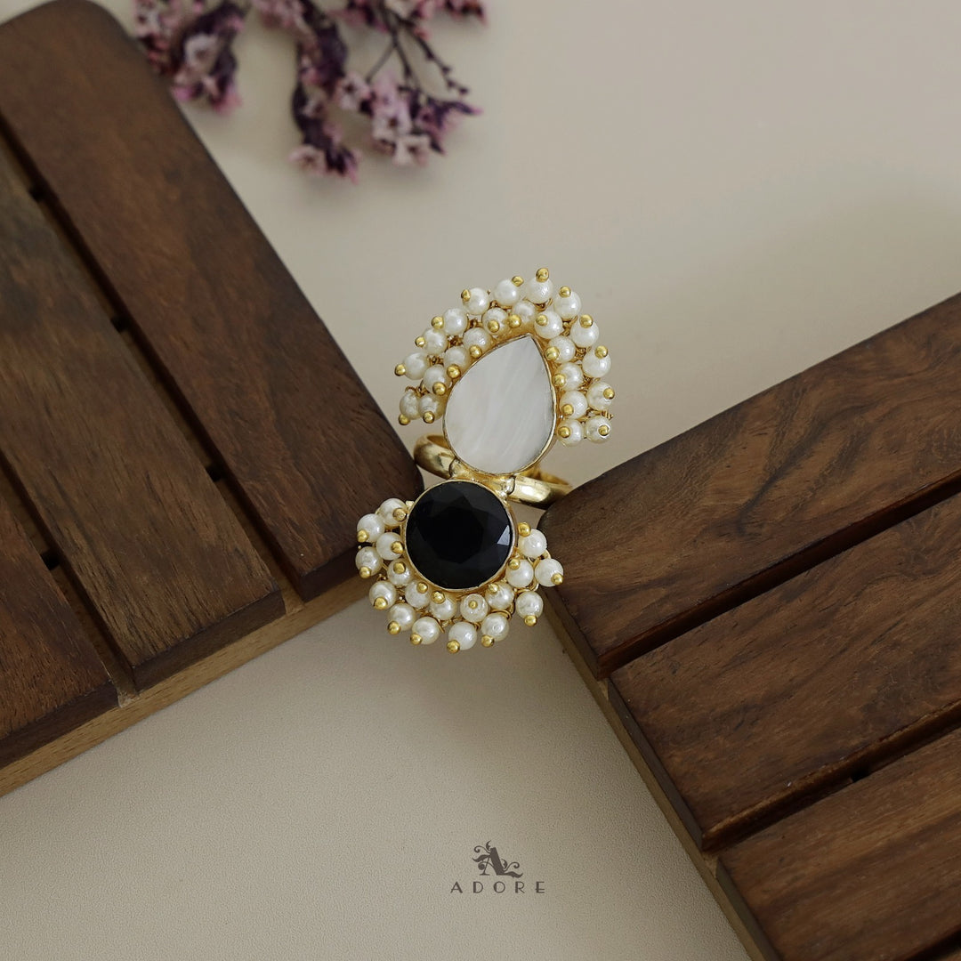 Mizra Glossy + Mop Cluster Pearl Ring