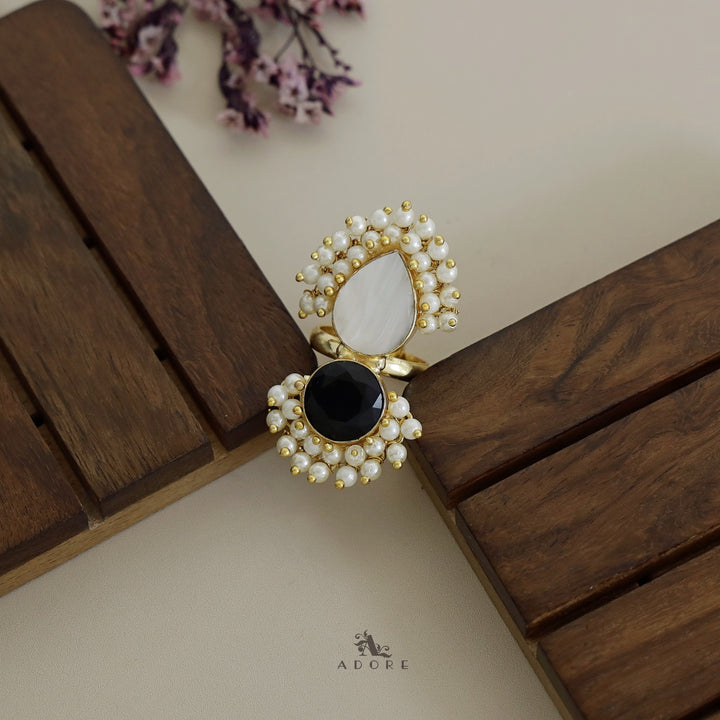 Mizra Glossy + Mop Cluster Pearl Ring