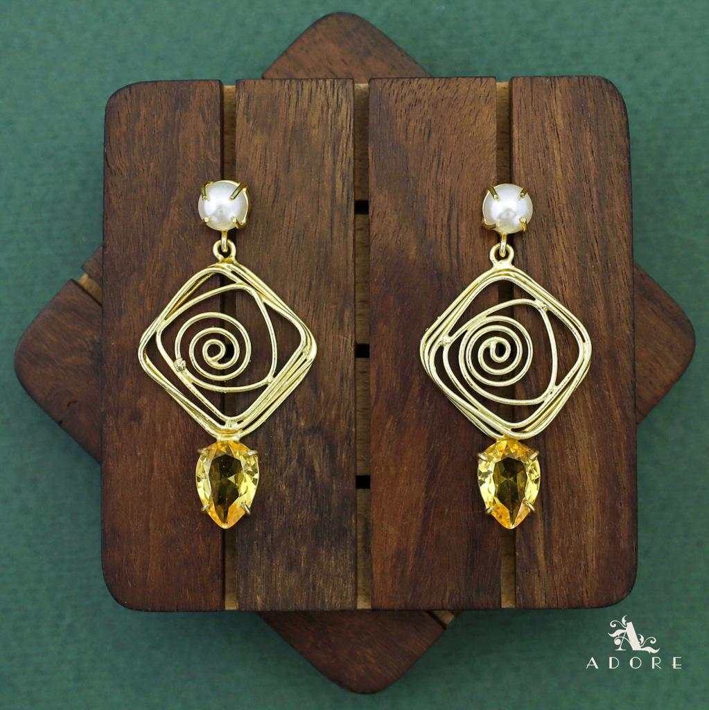 Ridhima Glossy And Pearl Spiral Earring